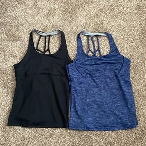 🎉Bundle 2 Women’s Workout Tops with Built in Bra Size Medium
